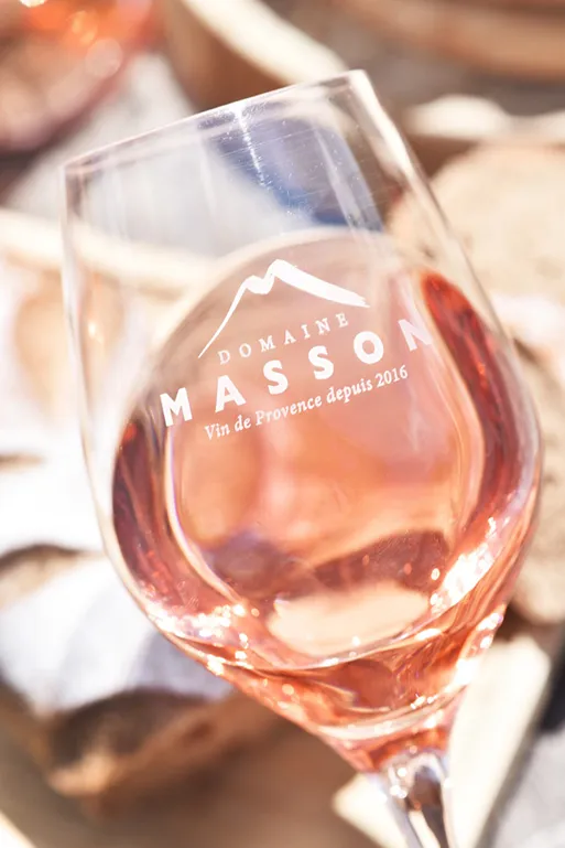 Le Domaine Masson en Provence propose plusieurs cuvées blanc, rosé, rouge,  médaillées fruits vinification particulière et biologique.